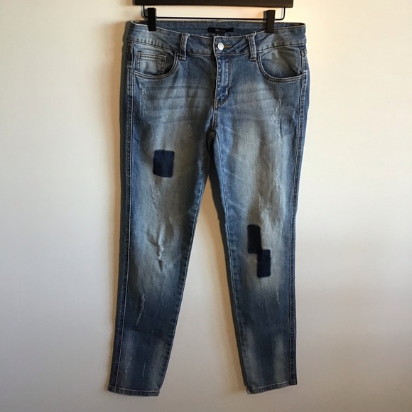 Forever 21 Straight Crop Lightly Distressed Jeans - Picture 1 of 6